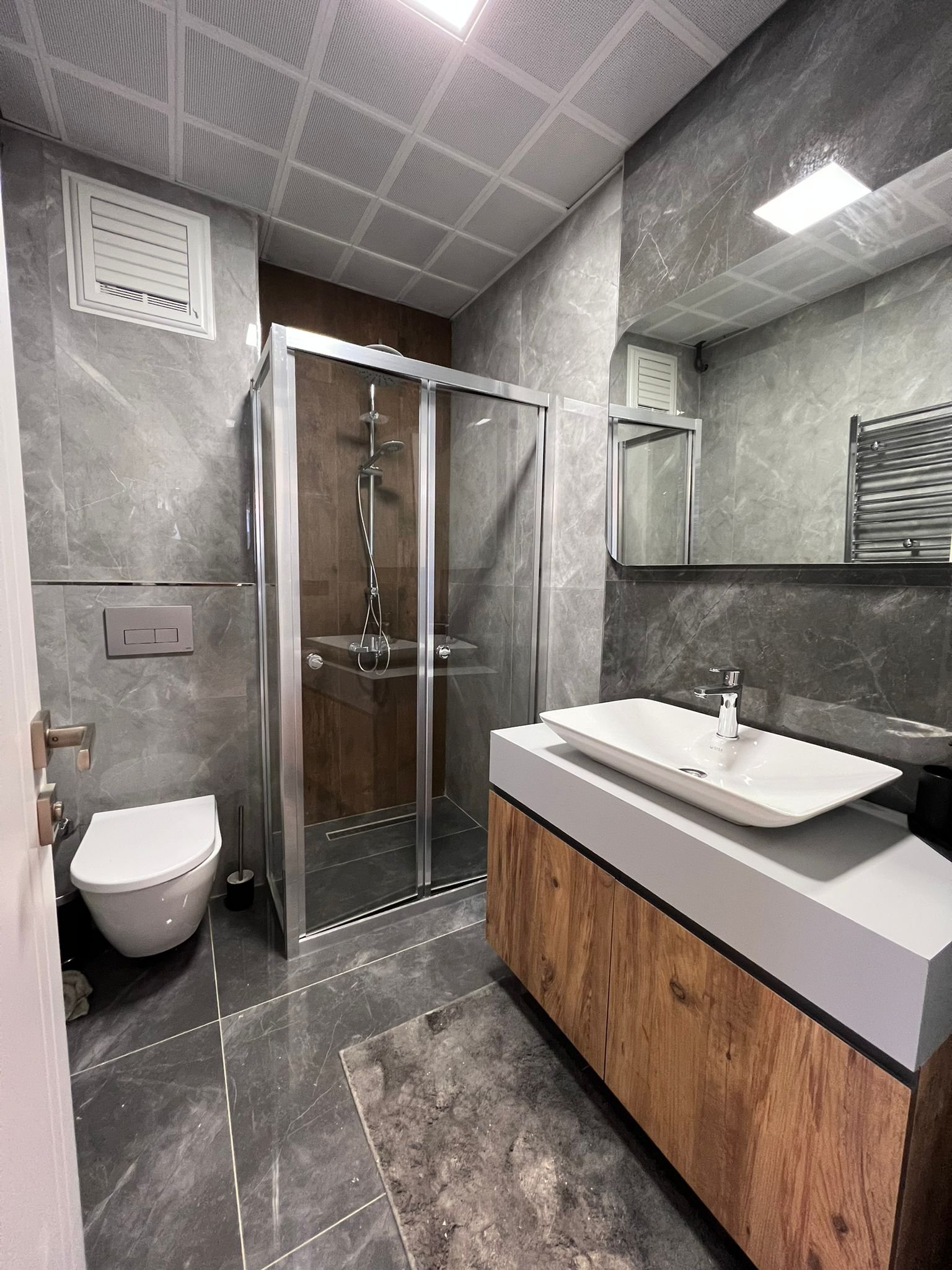 MAIN-BATHROOM-1